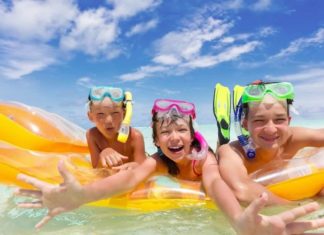 Come divertirsi in vacanza? Giochi da fare in acqua