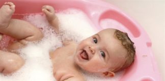 Ecco le attrezzature e i prodotti indispensabili per l'igiene personale del tuo bambino
