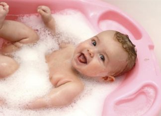 Ecco le attrezzature e i prodotti indispensabili per l'igiene personale del tuo bambino