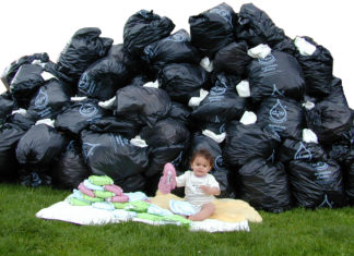 Pannolini lavabili e pannolini usa e getta a confronto: chi vincerà?