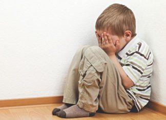 Ancora orrore a scuola, ennesimo caso di bambini maltrattati. Ma la legge sulle telecamere?