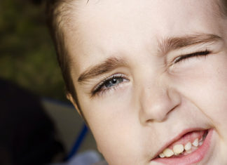 Come comportarsi in caso di tic nei bambini? Ecco alcuni consigli utili