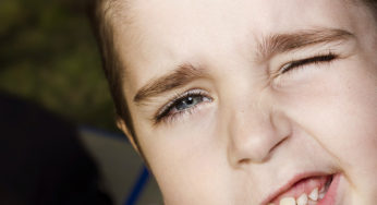 Come comportarsi in caso di tic nervosi nei bambini? Ecco alcuni consigli utili