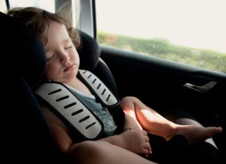 Sicurezza per i bimbi a bordo: in arrivo l'obbligo dei sensori anti abbandono
