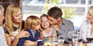 Ecco alcuni suggerimenti per trascorrere una serata tranquilla al ristorante con i propri bambini