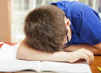 Quando i compiti per le vacanze di Natale fanno disperare i bambini... e le mamme!