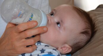 Latte in polvere, consigli sull’allattamento artificiale