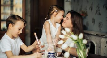 Forbici e coltelli sono un pericolo per i bambini? Ecco come insegnare ai  piccoli ad utilizzare utensili da cucina e posate nel modo più corretto ed  in sicurezza